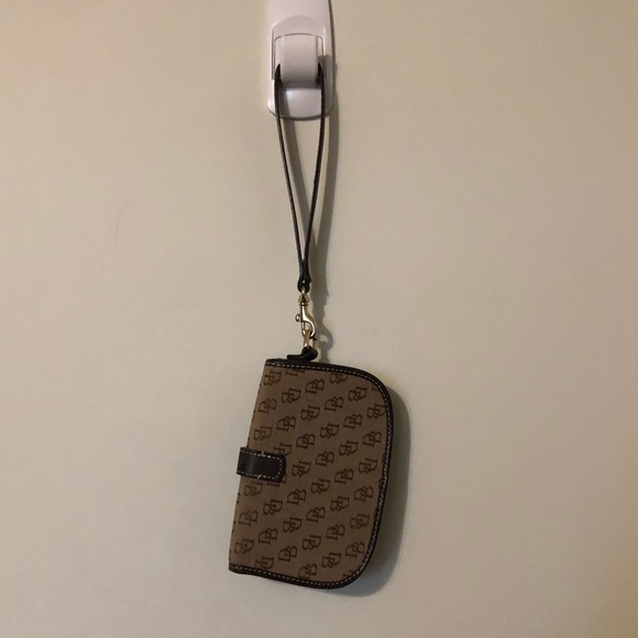 Dooney & Bourke signature DB Wristlet - Picture 3 of 16